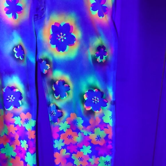 Custom paint job cherry blossom Levi's cross over B-Lines men's jeans - Picture 8 of 13
